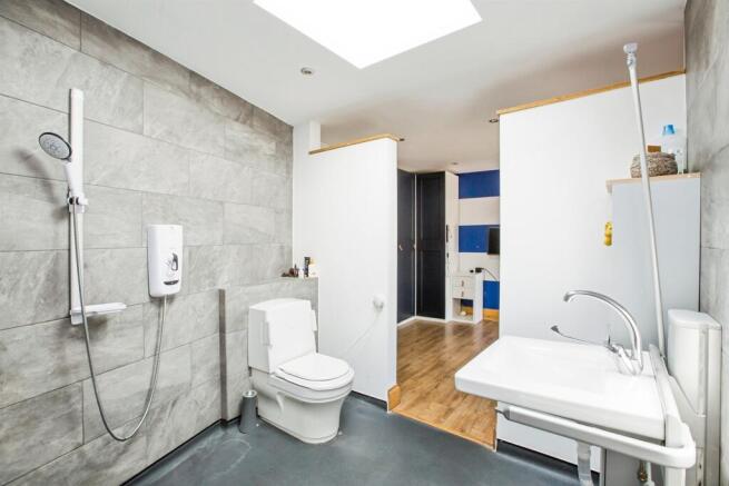 4 bed Detached for sale Image 12