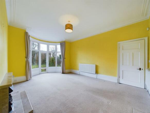 Dining room: