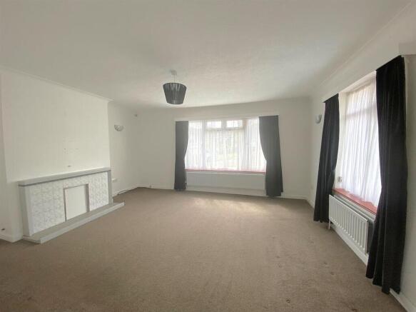 6 Blackfields Ave - Lounge2.jpg