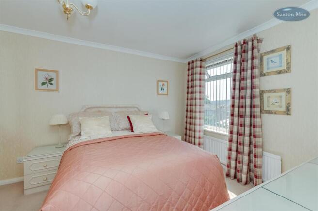 4 bed Link Detached House for sale Image 10