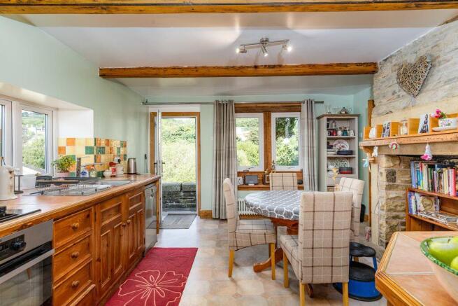 3 bed Semi-Detached for sale Image 6
