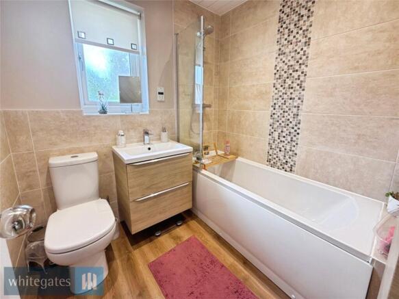 4 bed Detached for sale Image 11