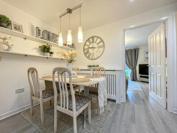 213 Belmont Rd - Dining area