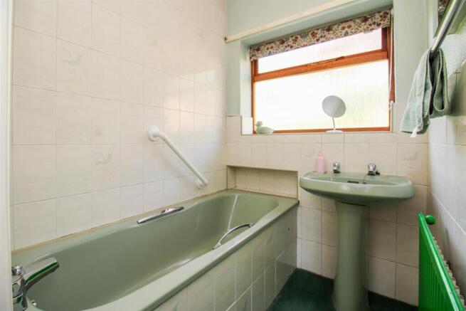 3 bed Bungalow for sale Image 12