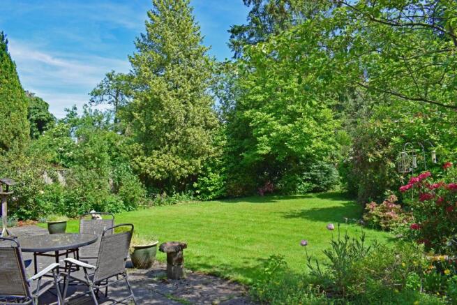 26 Orchard Croft, garden a.jpg