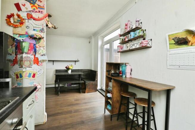 3 bed Semi-Detached for sale Image 6