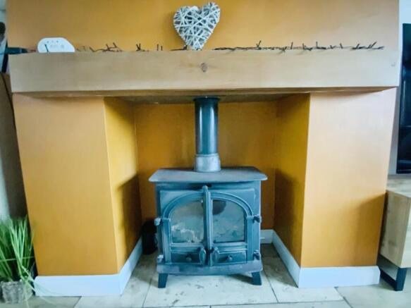 4 bed Detached for sale Image 5