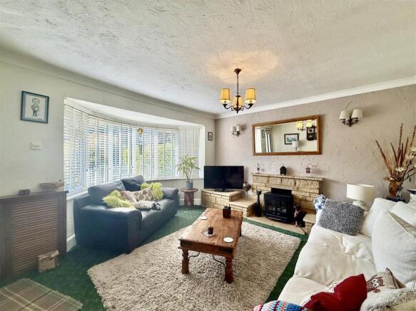 Highworth Road, Swindon photo 4