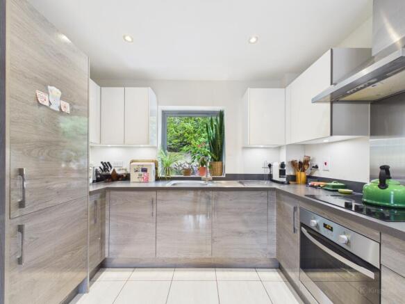 CAM02136G0-PR0539-STILL005