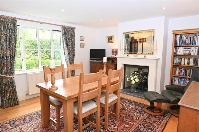 4 bed Detached for sale Image 8