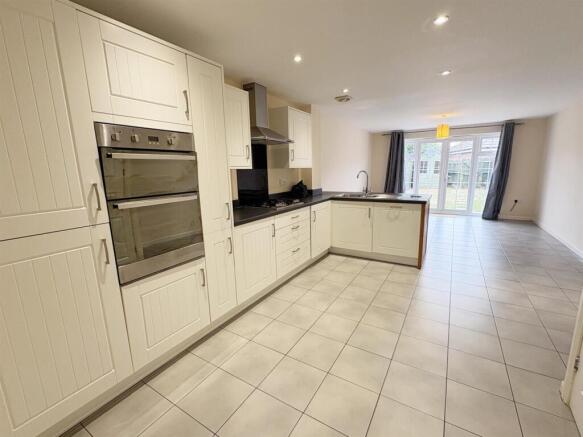 kitchen 1.jpg