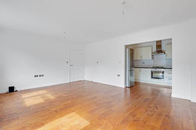 05-1aacJHPropWpen - 3 Aspen Mews - 8-small.jpg