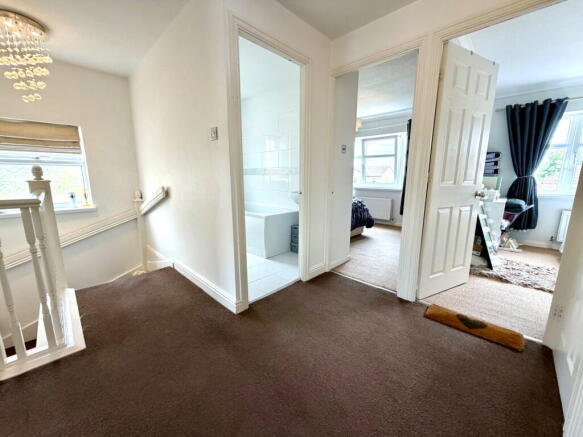 4 bed Detached for sale Image 7