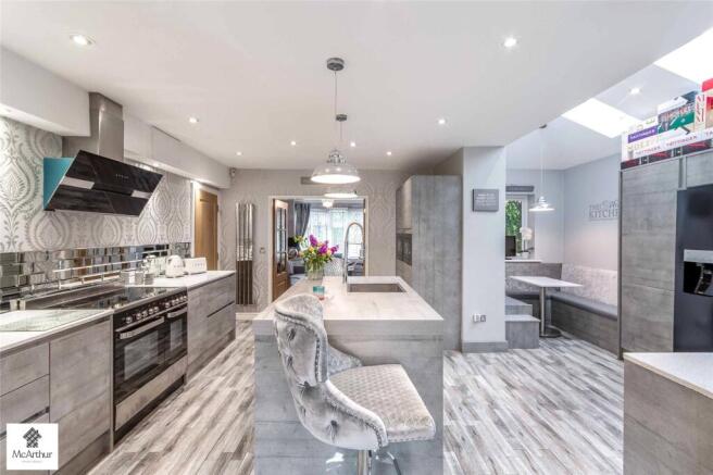 9 bed Detached for sale Image 7