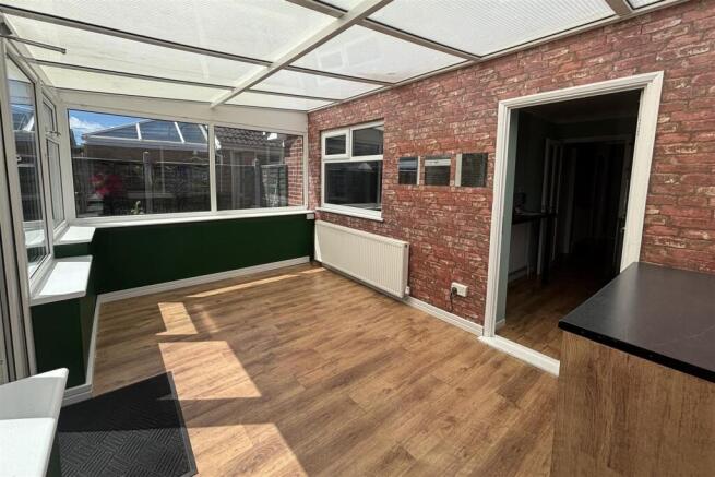 2 bed Detached Bungalow for sale Image 8