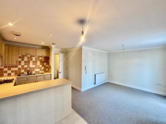 2 bed Flat for sale Image 4