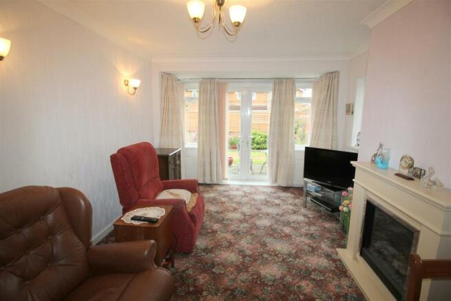 Grasmere Road, 37, second recep room 2.JPG