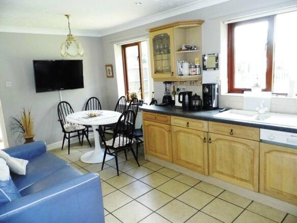 Kitchen / Brea...