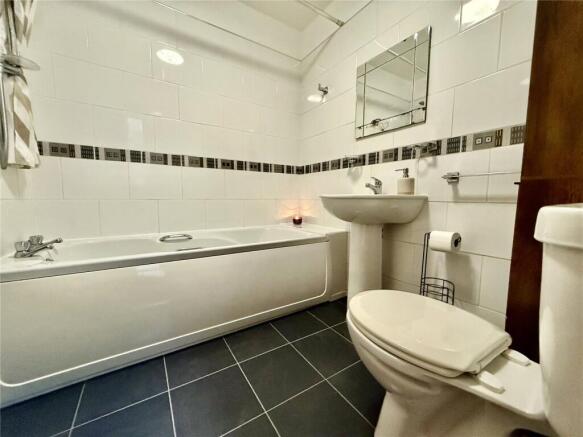 2 bed Apartment for sale Image 12