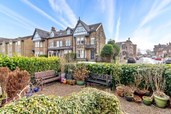 7 bed House for sale Image 12