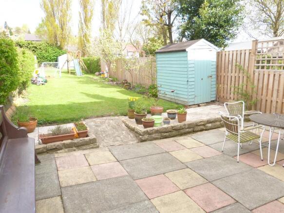 GARDEN TO THE REAR & PATIO