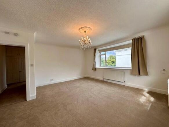 3 bed Apartment to rent Image 11