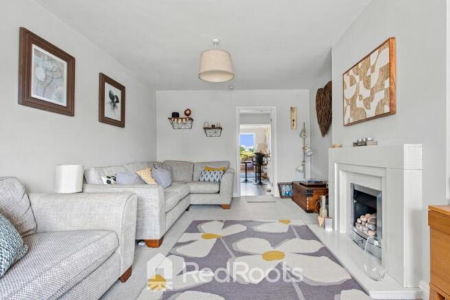 4 bed Semi-Detached for sale Image 3