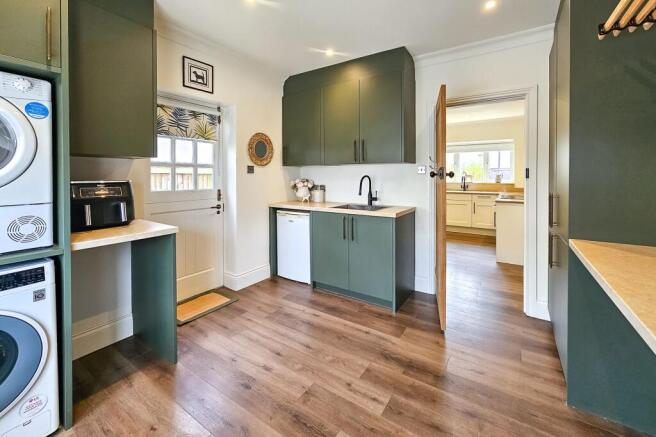 4 bed Detached for sale Image 10