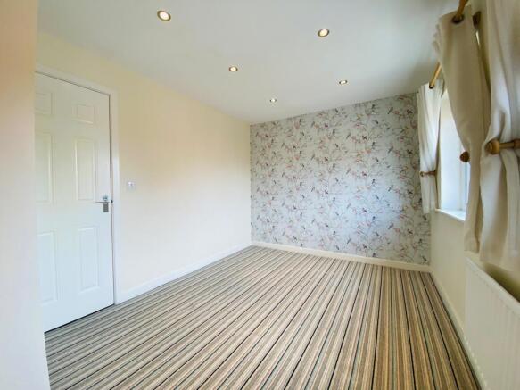 3 bed Town House to rent Image 8