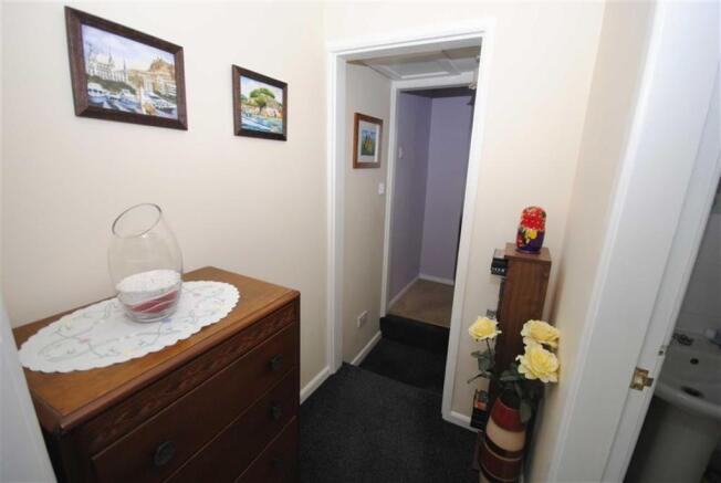 FIRST FLOOR LANDING