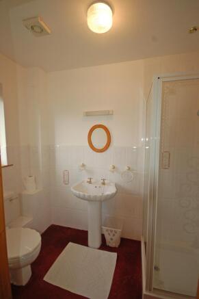 EN-SUITE SHOWER ROOM
