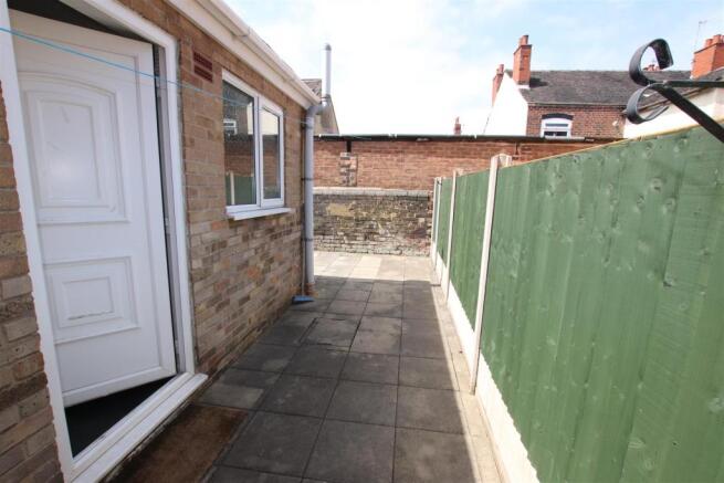 ENCLOSED REAR YARD