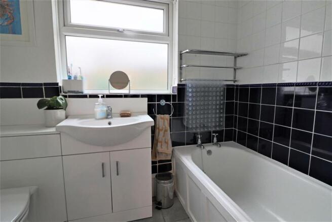 BATHROOM.JPG