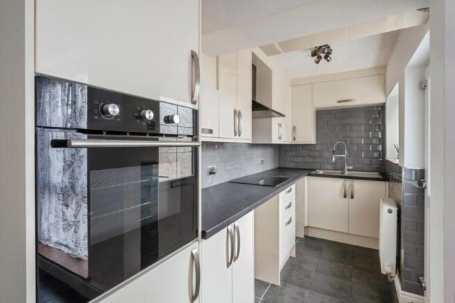 2 bed Terraced for sale Image 5