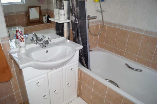 GROUND FLOOR BATHROO
