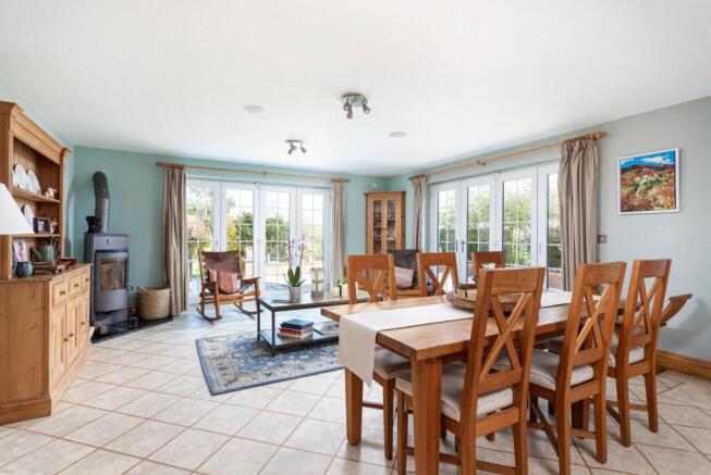 5 bed Detached for sale Image 6