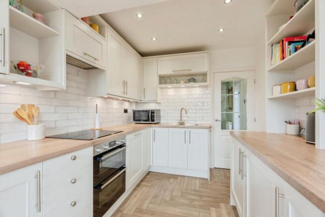 4 bed Semi-Detached for sale Image 4