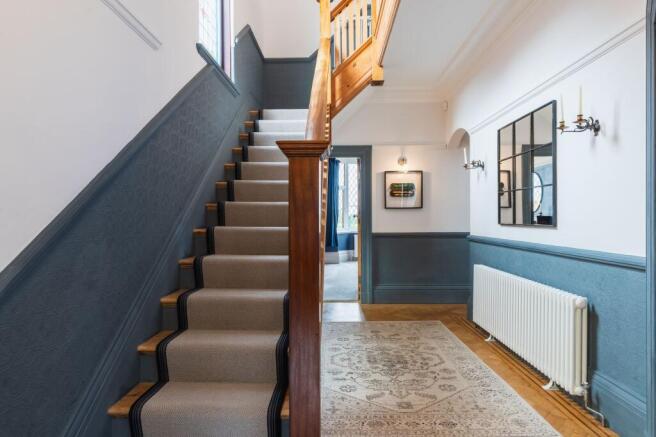 6 bed Detached for sale Image 4
