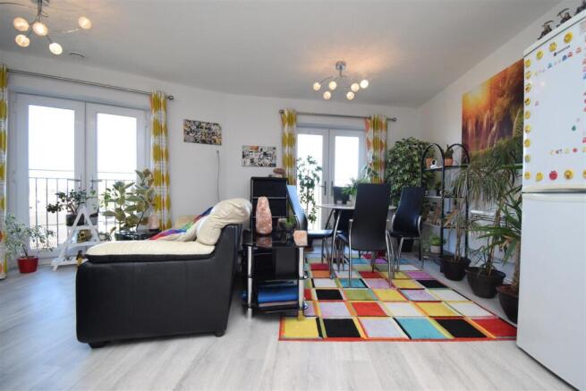 1 bed Flat to rent Image 4