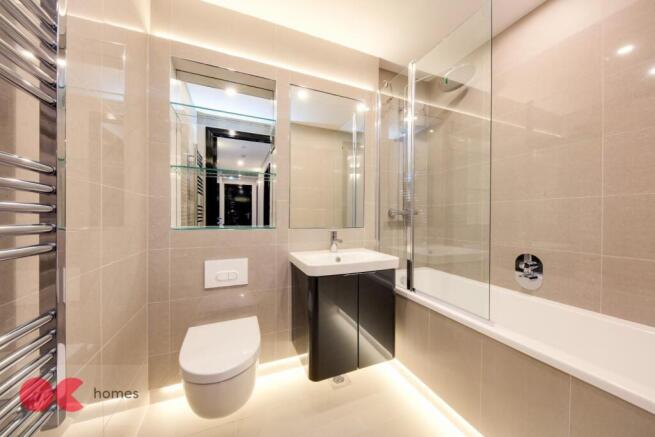 bathroom F6 Com Rd-10.jpg