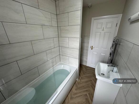2 bed Terraced to rent Image 12