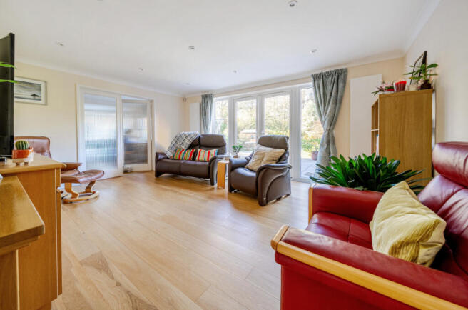 1384608-4-69203fc...