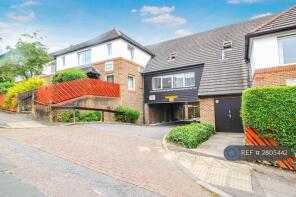 8, Valley Court, Beechwood Gardens, Caterham CR3 6NR