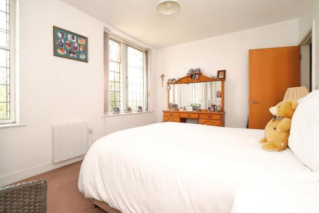 2 bed Apartment for sale Image 11