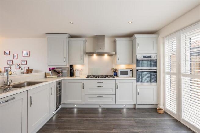 4 bed Detached for sale Image 6