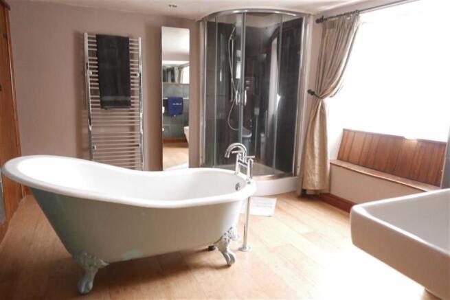 LUXURY BATHROOM