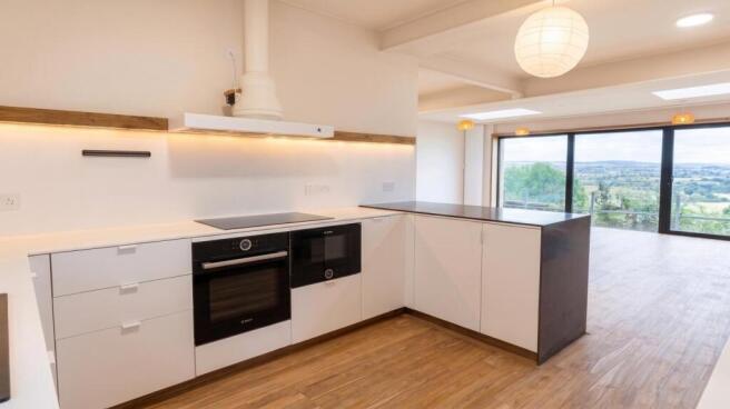 4 bed Semi-Detached to rent Image 4