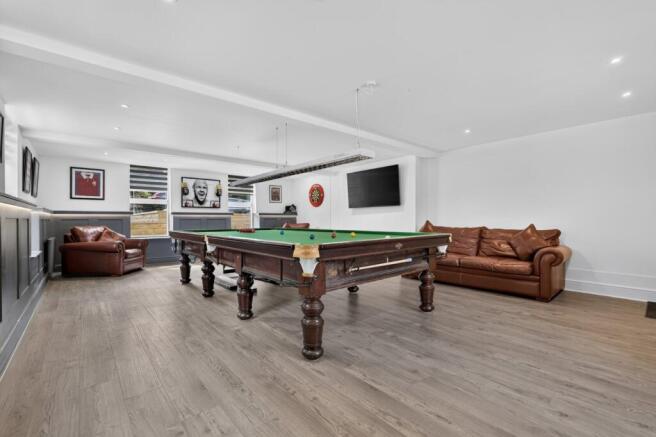 8 bed Detached for sale Image 10