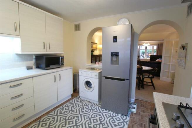 Kitchen 2.jpg