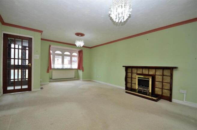 Lounge 1.JPG